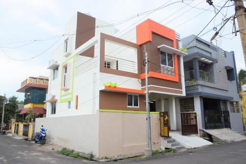 Tiruchirappalli Casa | Thiruveesar Family Homestays- Breakfast included