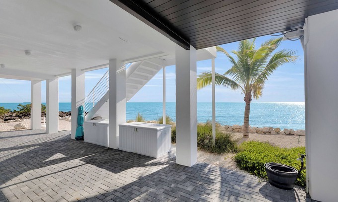 Plantation Key Casa | This 2 bedroom pet friendly ocean front home has the best views in the resort!