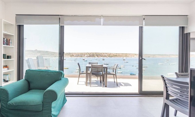 Madliena Apartamento | This apartment is a 2 bedroom(s), 1 bathrooms, located in Il-Mellieħa, null.