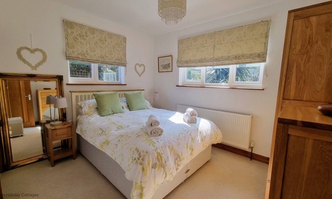 East Runton Cabaña | This beautifully furnished bungalow is situated in the peaceful surroundings of Top Common in East R