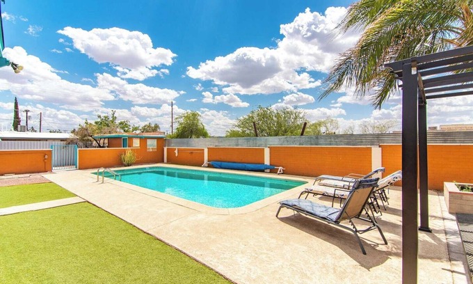 The Garden District Apartamento | This centrally located 1 bedroom features a full size pool and electric vehicle charging on site.