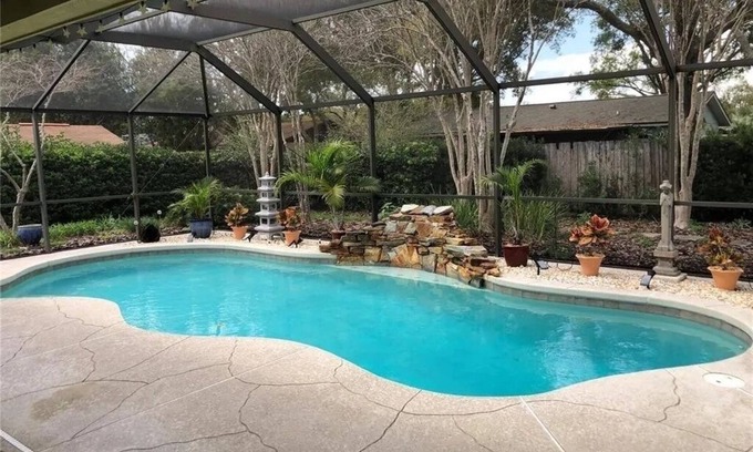 Longwood Casa | This Charming House with an outdoor pool, 3 bedrooms, 2 full baths.