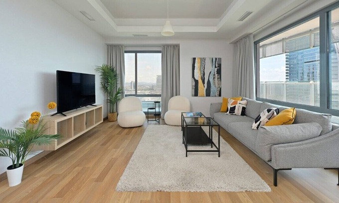 Maslak Condominio | Bright Modern 3BD/2Bath Condo Patio+Parking! #221