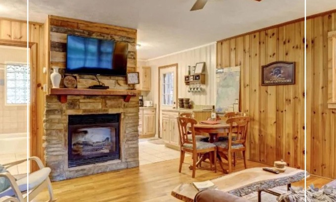 Linville Falls Cabaña | This cottage is a 2 bedroom(s), 2 bathrooms, located in Newland, NC.