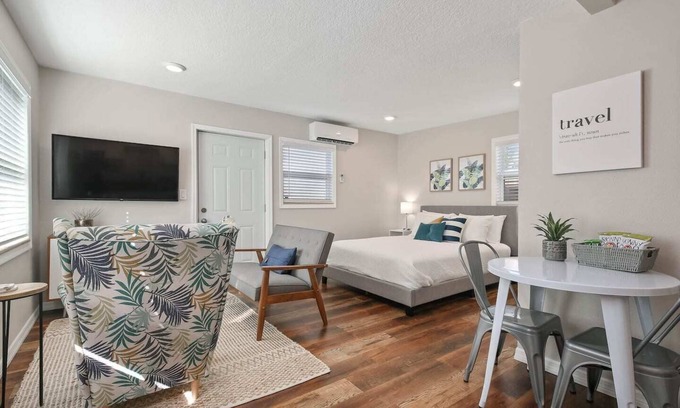 College Park Casa | This guest house is a 1 bedroom(s), 1 bathrooms, located in Orlando, FL.