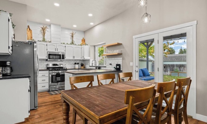 Northwest Boise City Casa | This house is a 3 bedroom(s), 2 bathrooms, located in Boise, ID.