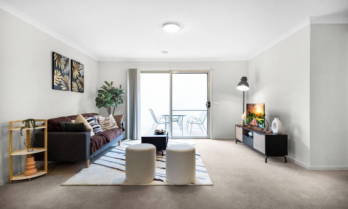 Sanctuary Lakes Casa | This house is a 4 bedroom(s), 2 bathrooms, located in Point Cook, VIC.
