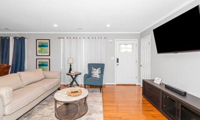 Church Street Casa | This house is a 5 bedrooms, 3 bathrooms, located in Atlanta, GA.