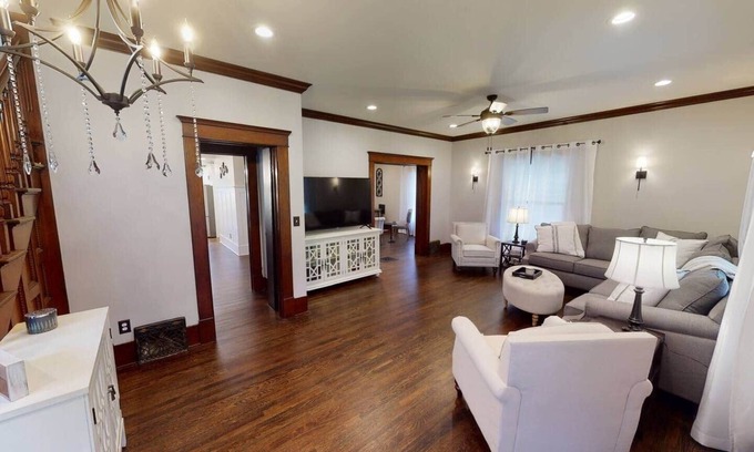 Wichita Casa | This house is a 6 bedroom(s), 3.5 bathrooms, located in Wichita, KS.