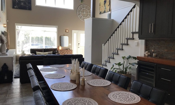South Pandosy Casa | This professionally designed spacious house is perfect for holidays! LOCATION!!!
