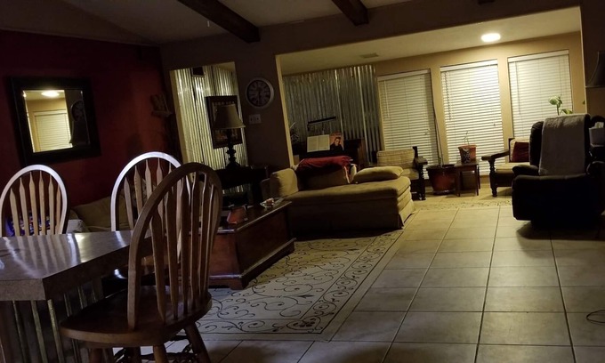 Wills Point Casa | 4 habitaciones, cocina, comedor, 2 baños en casa con gran lote de lago y acceso en bote