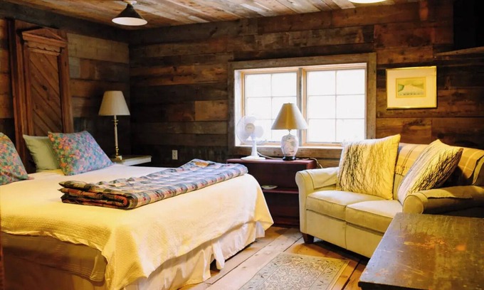 Waldoboro Apartamento | Thistledown Farm's Udder Heaven