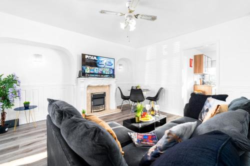 Acocks Green Casa | Three Bed House - Garden - Parking - 5 Guests - Fast Wifi - Netflix - 83B