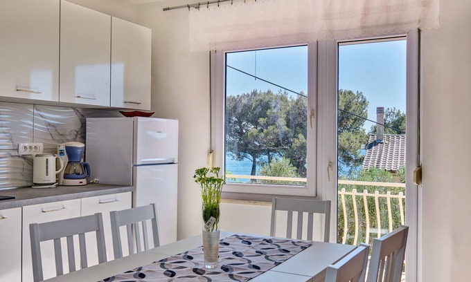Martinscica Apartamento | Apartamento de tres habitaciones con balcón y vista al mar Martinscica, Cres (A-23222-a)