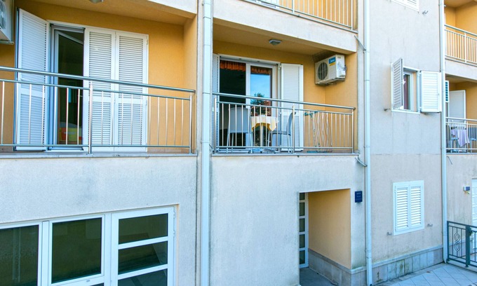 Donja luka Apartamento | Three bedroom apartment with balcony Makarska (A-18160-b)