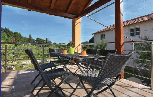 Bilice Casa | Three-Bedroom Holiday Home In Sibenik
