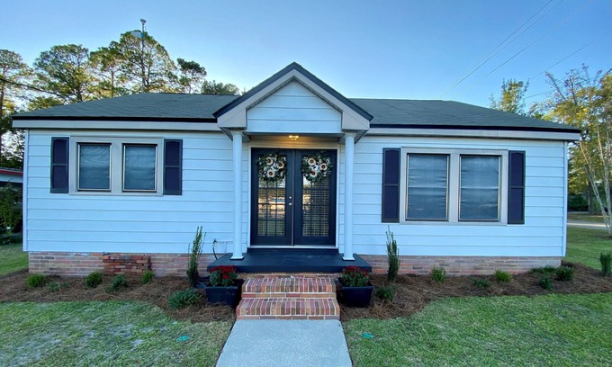 Brewton Casa | Three Bedroom Home in Brewton, Alabama