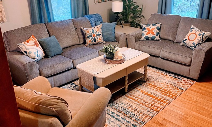 Dennisville Casa | Three bedroom home in beautiful treelined neighborhood.