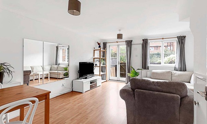 North Richmond Casa | Three-Bedroom House in Richmond