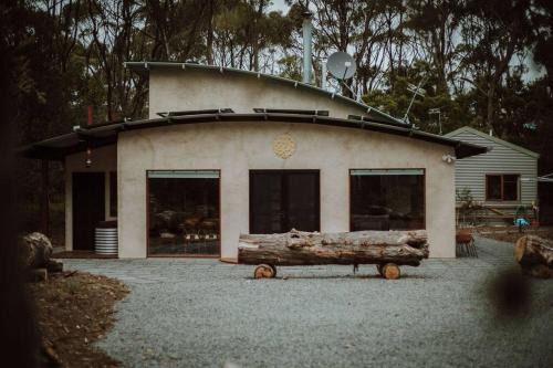 South Bruny Casa | Three Little Pigs Escape - Main and Cabin - OFF GRID property
