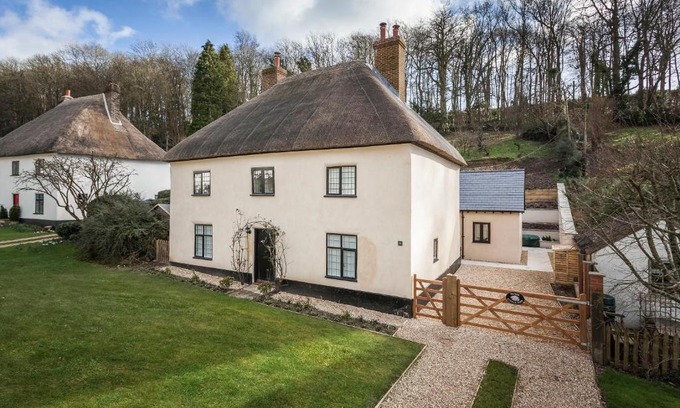 Milton Abbas Casa | Three Little Pigs Luxury Cottage
