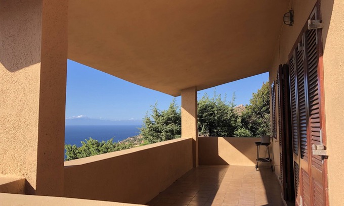 Costa Paradiso Apartamento | Apartamento independiente de tres habitaciones con terraza con vistas al mar 6 plazas -Belvedere