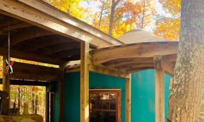 Pilot Casa | Three-story Blue Ridge Yurt getaway