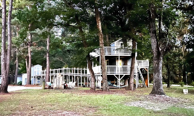 South Carolina Lowcountry Cabaña | Three Story Treehouse Cottage Near Beach