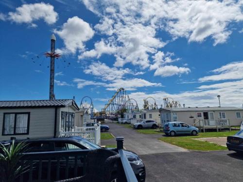Skegness Casa | Thrillseeker - Chalet style caravan next to Fantasy Island, Ingoldmells, dog friendly