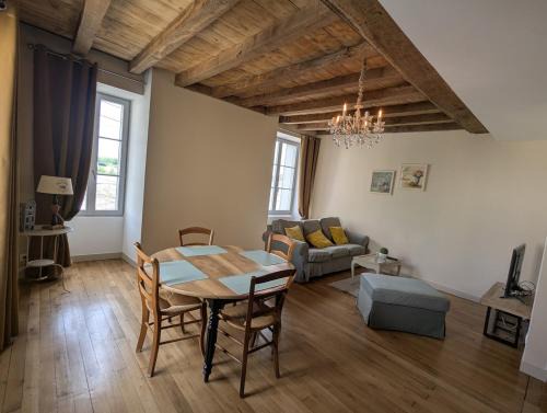La Chatre Casa | Ti'Malou