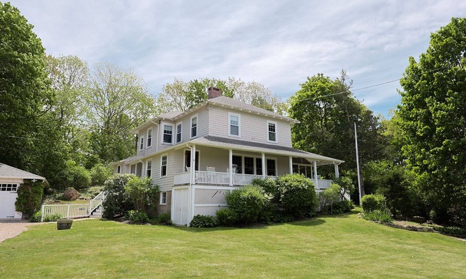 Gloucester Casa | Tidebend: River views and gracious comfort