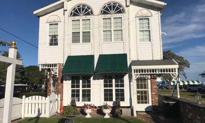 Mackinaw City Apartamento | Tiffany Alquiler de estudio Premier en el centro de la ciudad de Mackinaw