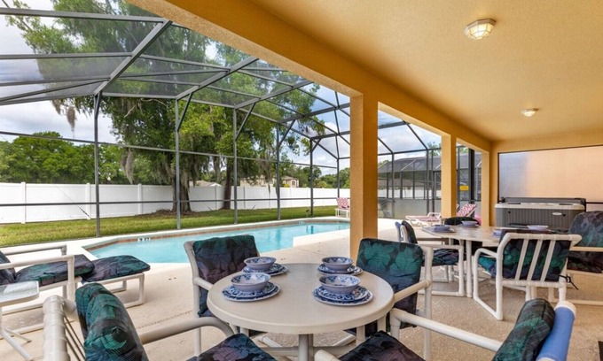 Seasons Casa | Tiger Lilly House 6 Bedroom