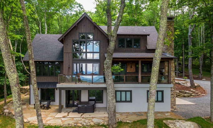 Banner Elk Casa | Timber Forge Lodge - Eagles Nest home with views, hot tub, game table, more!