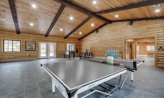 Amity Cabina | Timber Lodge Ranch - The Ranch