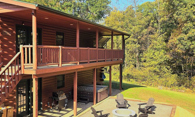 Harpers Ferry Cabina | Timber Ridge Lodge w/ hot tub & POOL!