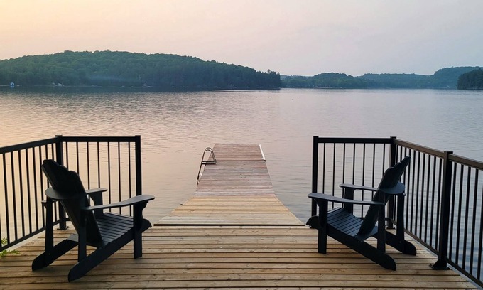 Muskoka Lakes Cabaña | Timber Rock Cottage - 2026 Calendar Open (August Full)