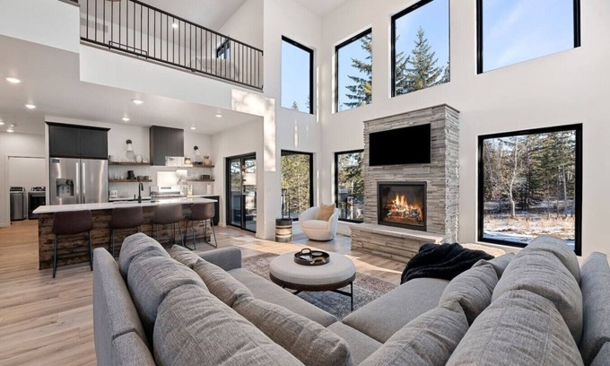 Lead Casa | Timber Trails: Pet-Friendly Haven for Adventurers