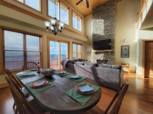 Wolf Laurel Casa | Time Out