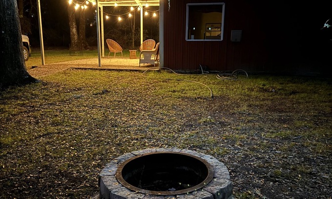 Live Oak Cabaña | Tiny Cabin for Two: Fire Pit & Stargazing Nights