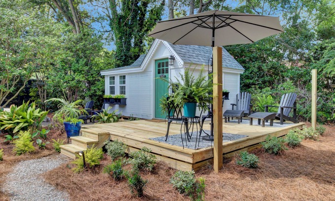 Summerville Historic District Cabaña | Tiny Garden Dollhouse