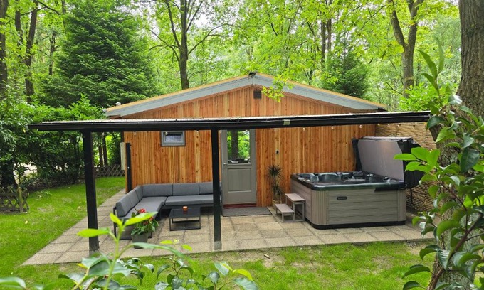 Lanaken Otro | Tiny Lodge met prive Jacuzzi