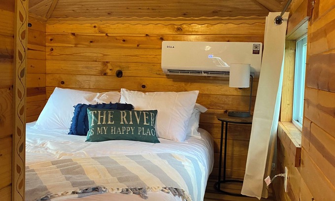 Decaturville Casa | Tiny River Home Perfect Getaway