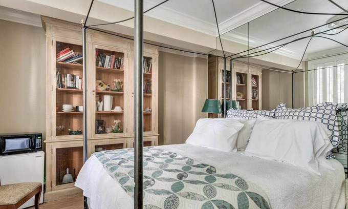 Palm Beach - West Palm Beach Condominio | Tiny Rustic Studio in Palm Beach Island by Breakers Hotel