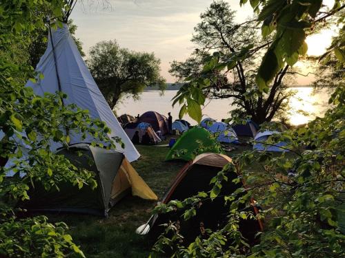 Oberhavel Otro | Tipi Camp für Gruppen direkt am See, an der Mecklenburger Seenplatte