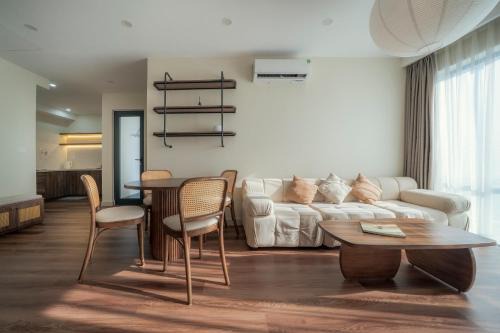 Hue Apartamento | Tobe in Hue 1 - Cozy Apartment with Pool and Gym & City View