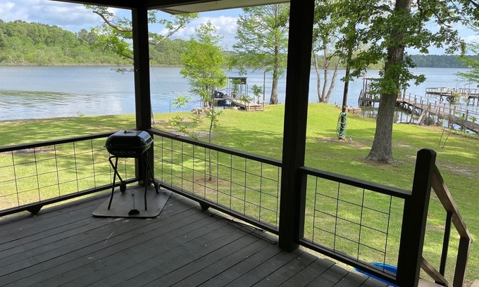 Hemphill Casa | Toledo Bend waterfront Great for family vacation, fishermen or hunter's.