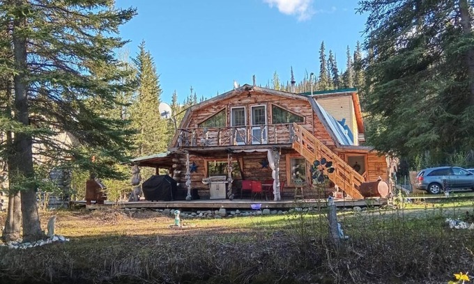 Copper Center Cabina | Tonsina Creek Whippers Lodge