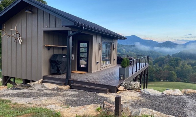 Waynesville Casa | Top 1% Airbnb! Open air cabin, sweeping views at low elevation, in the Smokies!