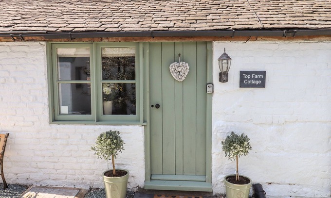 Felton Cabaña | TOP FARM COTTAGE, pet friendly, character holiday cottage in Knockin